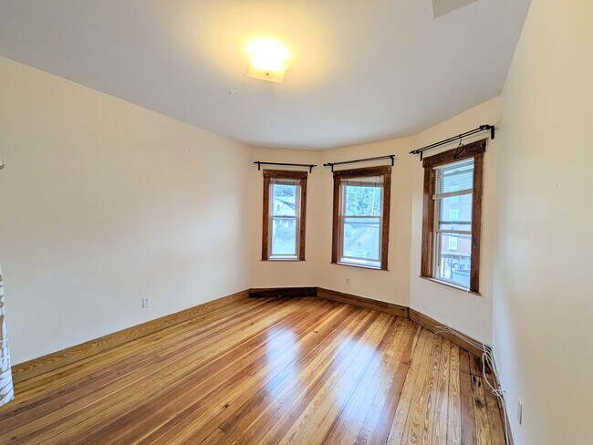 Building Photo - 346 Faneuil St
