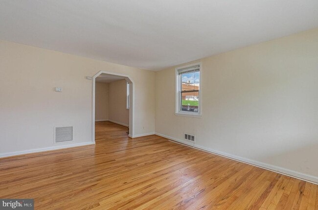 Building Photo - 828 Tolna St