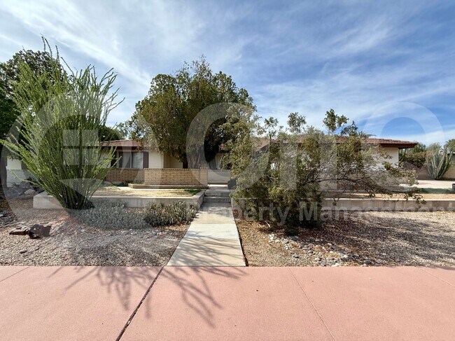Photo - 570 N Villa Nueva Dr House