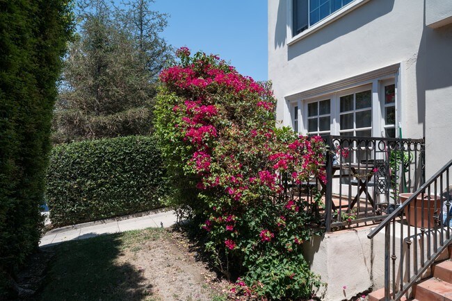 Foto del edificio - 6521-6523 Leland Way