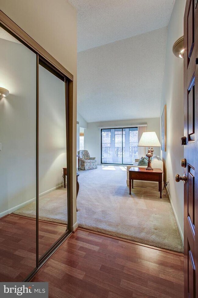Foto del edificio - 15211 Elkridge Way