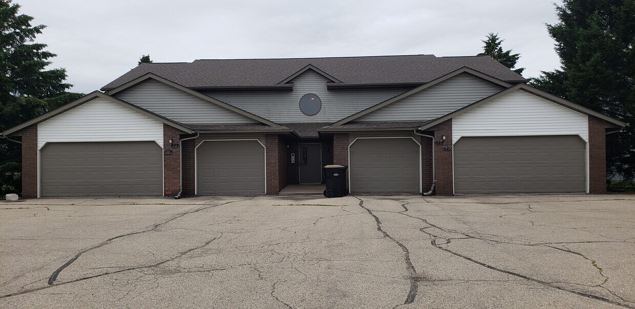 Primary Photo - 620 Seminole Way