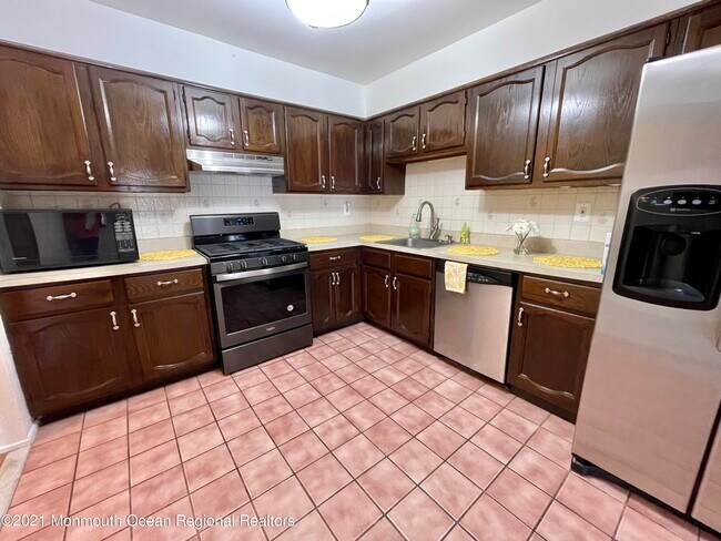 Foto del edificio - 52 Thorne Ln