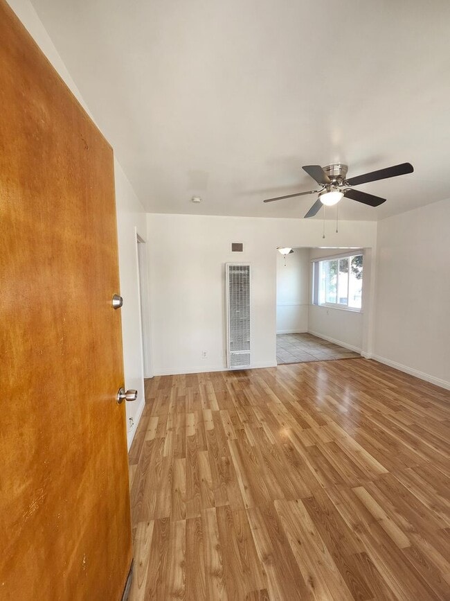 Building Photo - Beautiful 1-bedroom Upstairs Apartment in ...