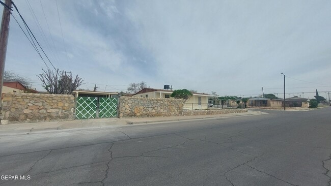 Building Photo - 675 Santa Barbara Dr