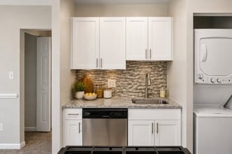 Building Photo - Parke Laurel Apartment Homes