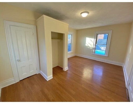 Building Photo - 493 Warren St