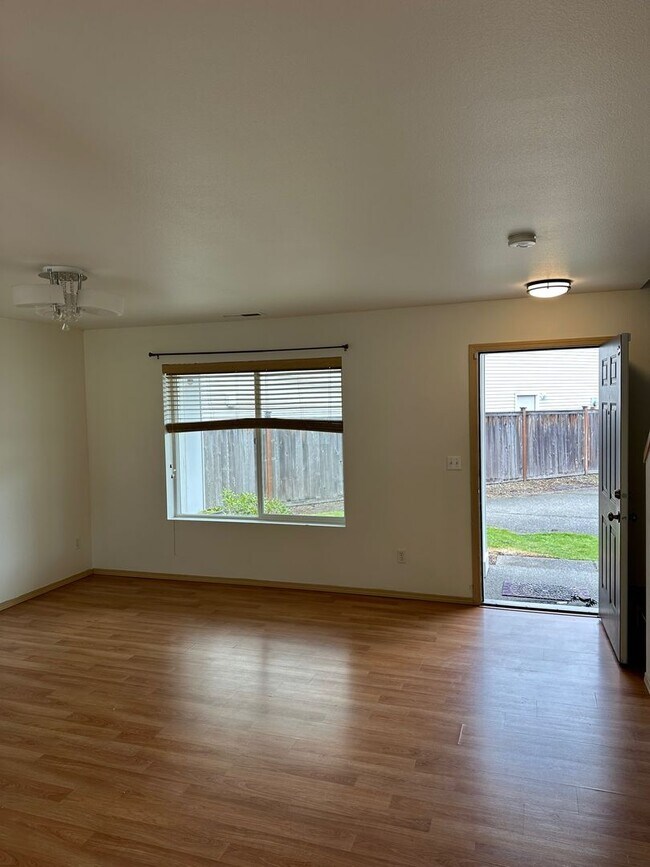 Foto del edificio - Charming 3 beds 2.5 bath house in Bothell!