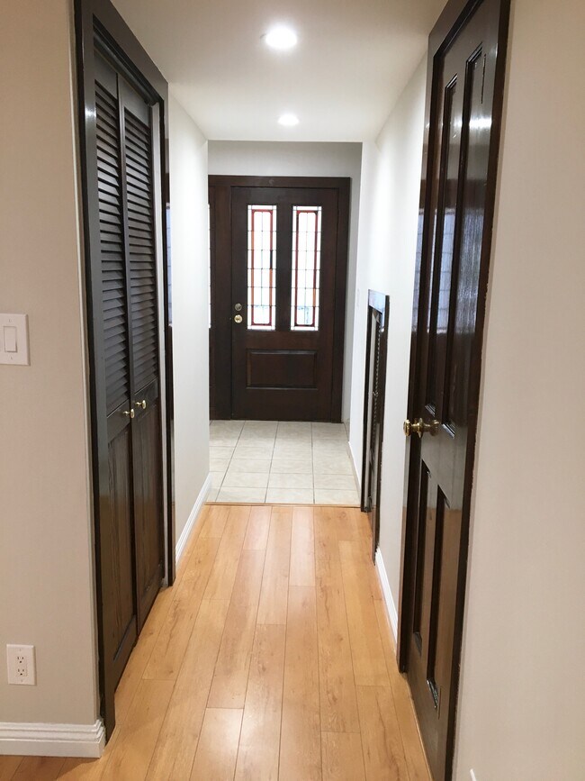 Foto del edificio - 624 E Cedar Ave