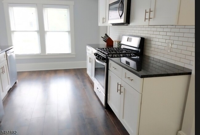 Building Photo - 2 Linwood Terrace