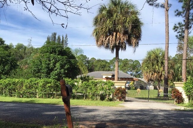 Foto del edificio - 17862 121st Terrace N