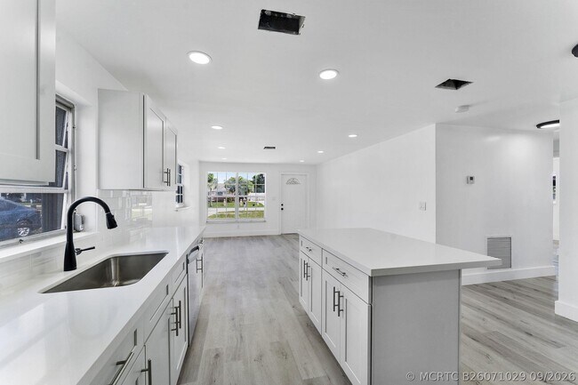 Foto del edificio - 354 NW 4th Pl