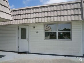 Building Photo - 206 Andover Pl N