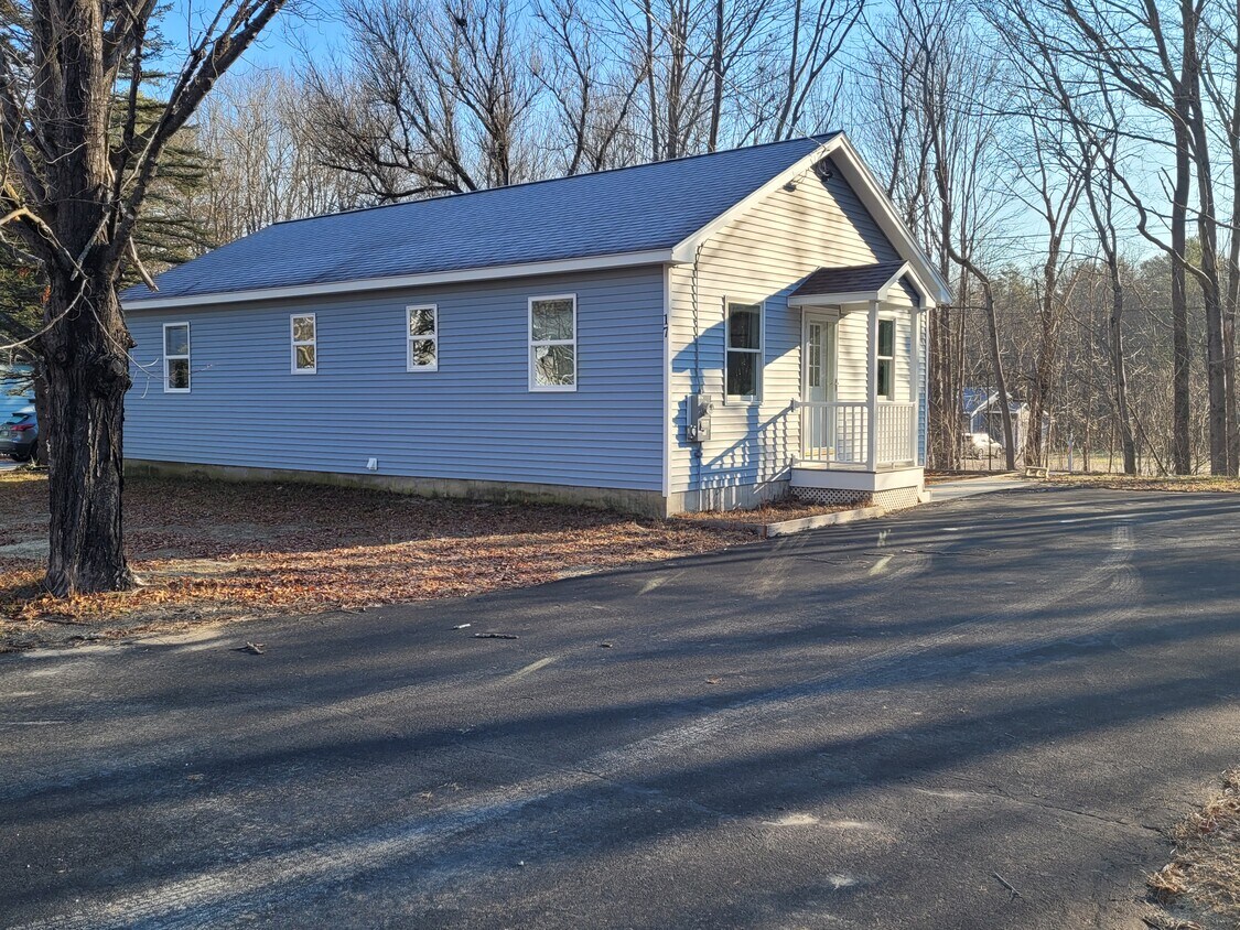 17 Clifford St, Mechanic Falls, ME 04256 House Rental in Mechanic