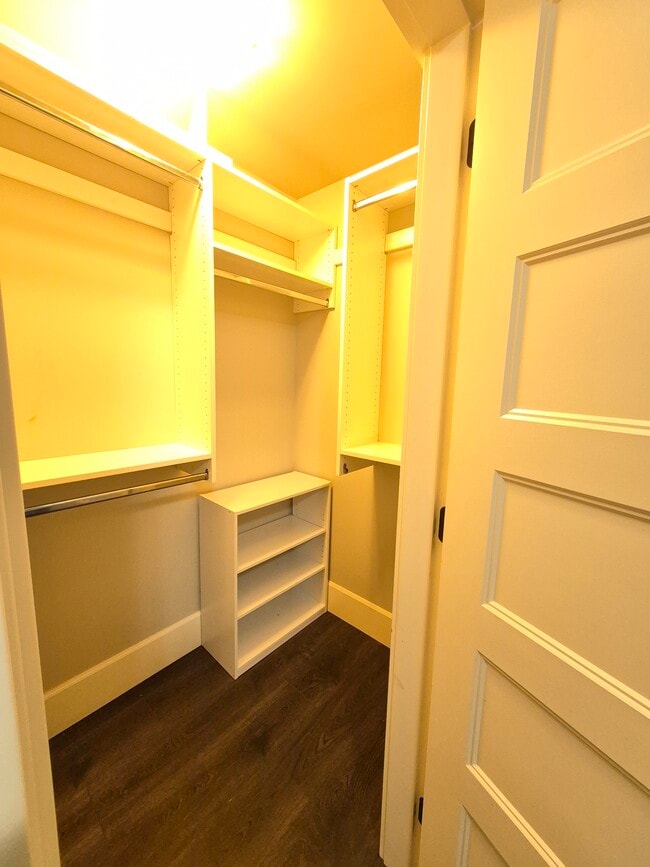 Building Photo - 920 Wavertree Rd