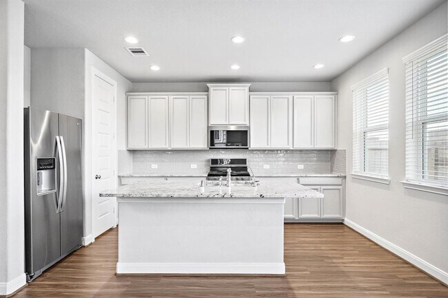 Building Photo - 9808 Magnolia Village Ln
