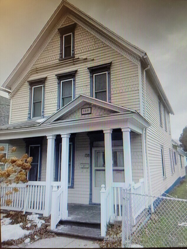 Primary Photo - 138 Weimar St