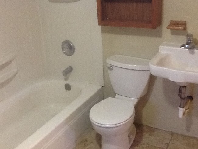 Building Photo - Charming 1 Bed / 1 Bath Apartment Near Dow...