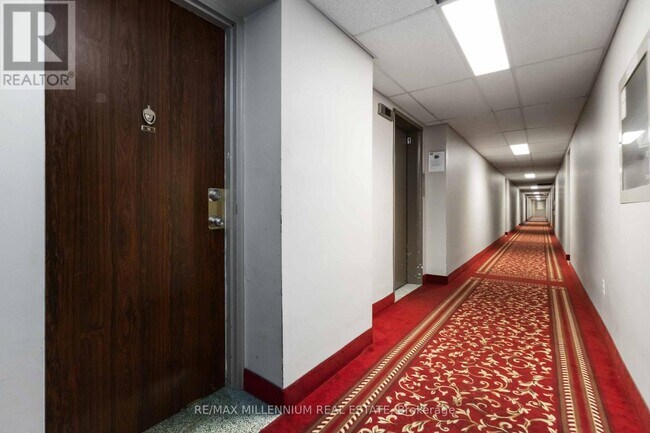 Photo du bâtiment - 921-921 Midland Ave