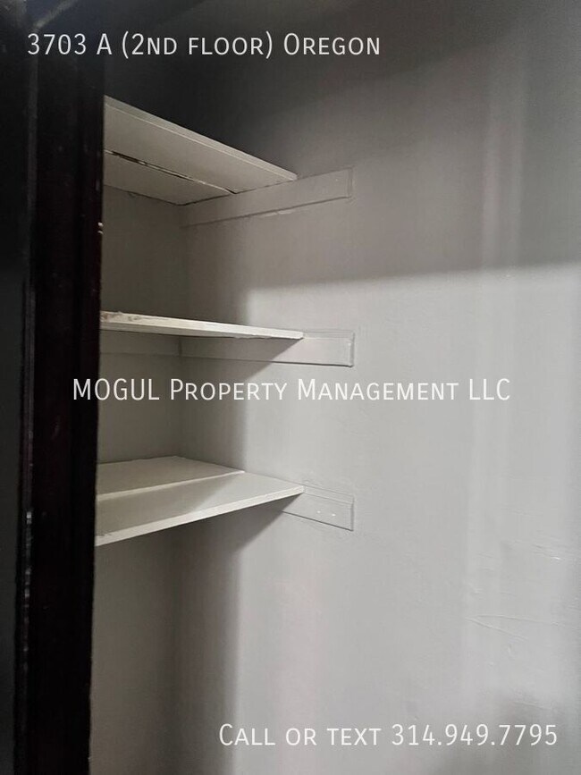 Building Photo - 3703 A (2nd floor) Oregon-