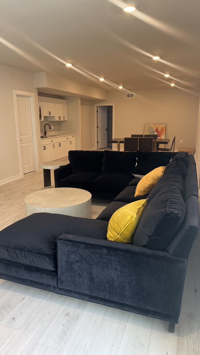 Foto del edificio - 402 Meadow Creek Dr
