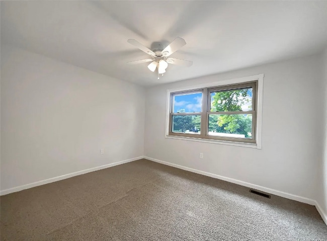Building Photo - 893 Dartmouth Dr