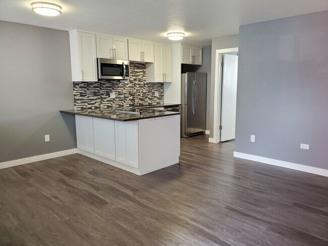 Building Photo - 341 N Garfield Ave