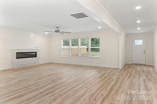 Foto del edificio - 116 Maple Grove Church Rd