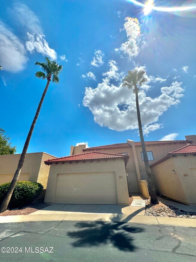 Building Photo - 1180 N Corinthian Pl
