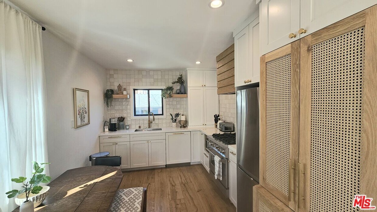 17 E Sunset Ave, Los Angeles, CA 90291 House Rental in Los Angeles