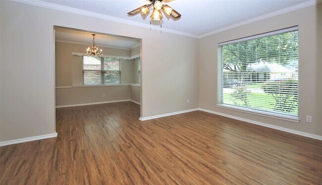Building Photo - 2315 Eaglerock Dr