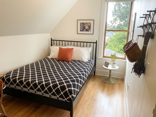 Foto del edificio - 6215 27th Ave NE