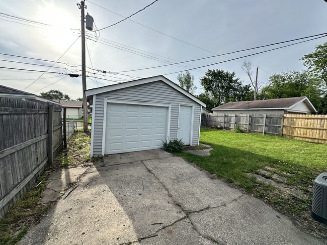 Building Photo - Updated 3 Bedroom with Private yard and AC.