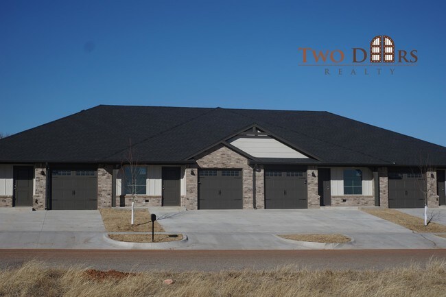 Foto del edificio - 439 Summit Ridge Dr