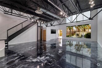 Building Photo - 5651 Deer Creek Falls Ct