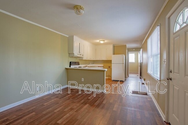 Building Photo - 105 Foster Cir