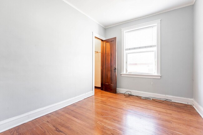 Foto del edificio - 2616 N Kilbourn Ave