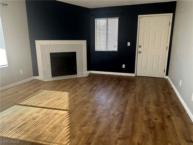 Building Photo - 1575 W Warm Springs Rd