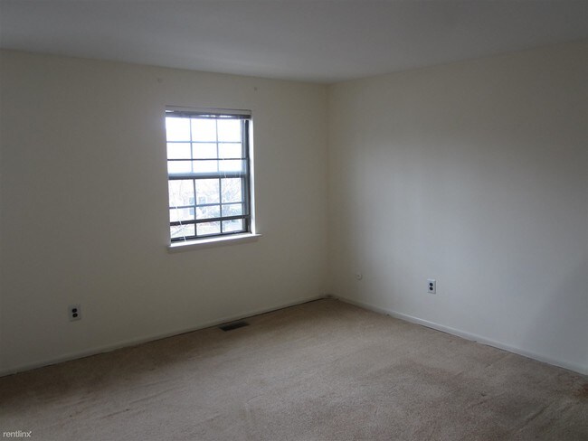 Building Photo - 2 br, 1.5 bath House - 74 Dewsbury Ln