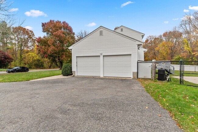 Foto del edificio - 45 Stanford Dr