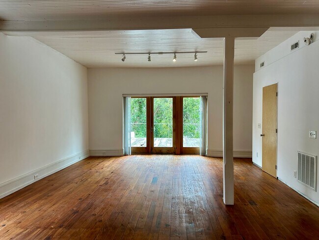 Foto del edificio - 103 S Main St