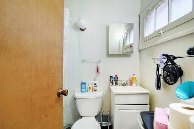 Foto del edificio - 428 S Division St