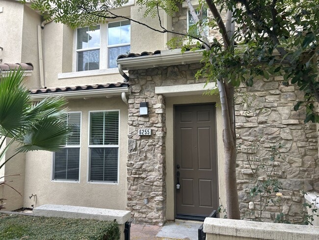 Foto del edificio - Isidora Lane  Eastvale, Ca (3 bed, 2.5 bath)