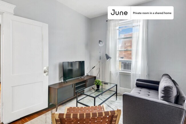 Foto del edificio - Room in Shared 3 bed/1 bath home