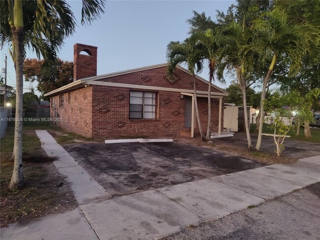 Foto del edificio - 6137 Pierce St