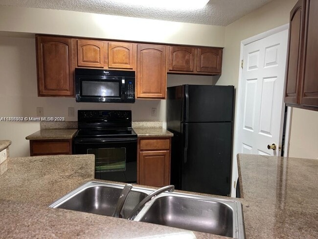Building Photo - 9999 Summerbreeze Dr