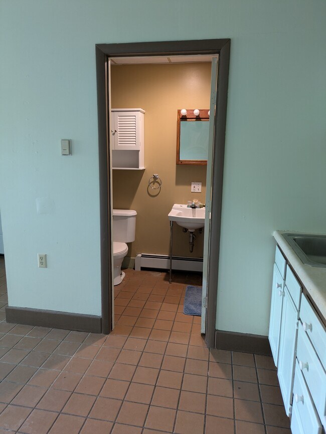 Foto del edificio - 597 E Enfield Center Rd