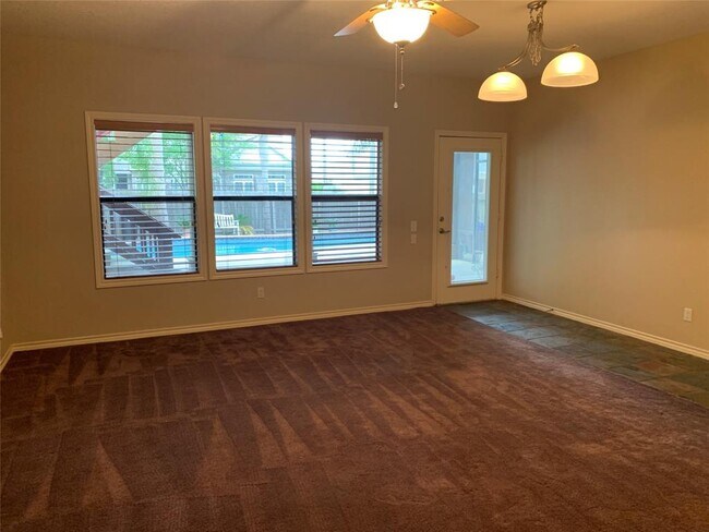 Foto del edificio - 3040 Bayshore Dr