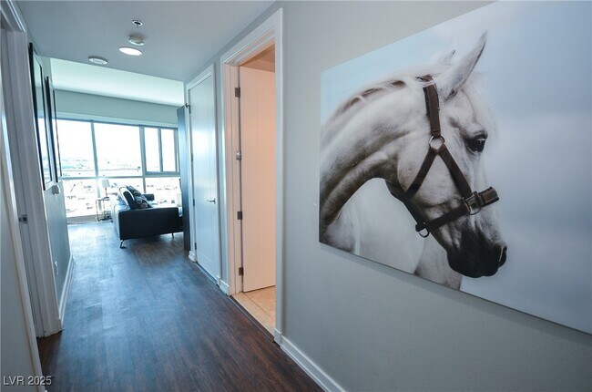 Foto del edificio - 4525 Dean Martin Dr