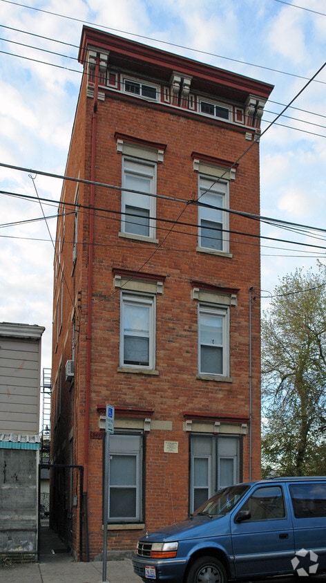 Primary Photo - 849 York St